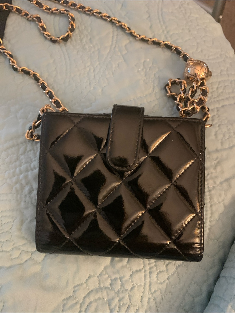 CHANEL Black Quilted Patent Leather Compact Wallet with Gold CC - Picture 2 of 15